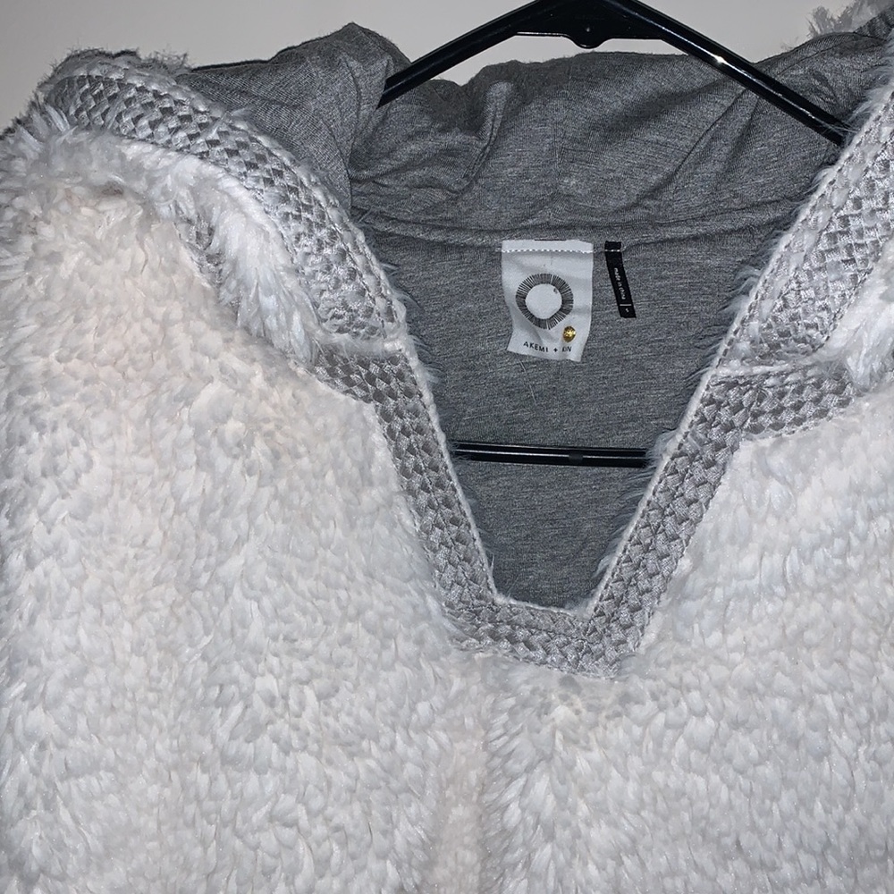 Akemi + Kin Pullover - Picture 6 of 7